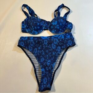 NWOT Shenhe Size S‎ Blue Floral Smocked Padded Underwire Bikini Swimsuit